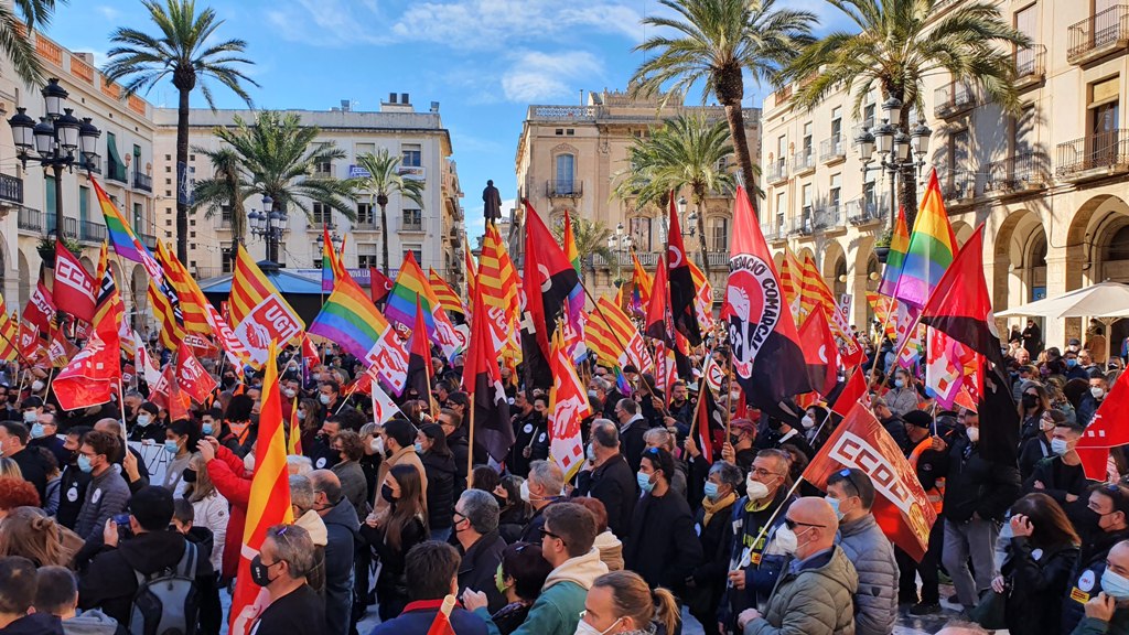 Manifestación contra el cierre de Mahle en Vilanova i La Geltrú, 4 de diciembre de 2021, Plaça de la Vila