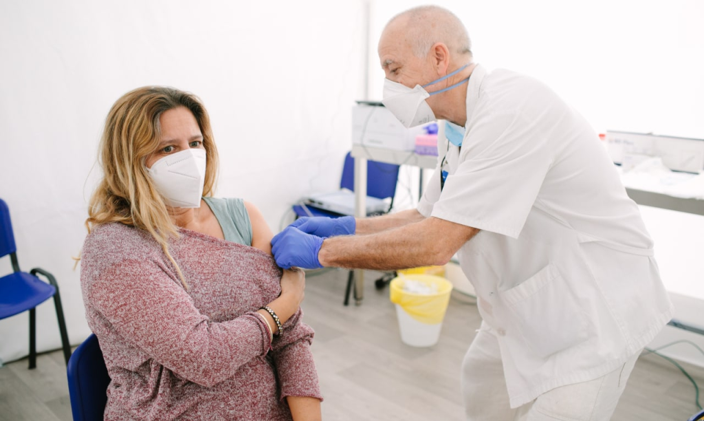 Vacunas COVID de refuerzo. Noticias Vilanova I La Geltrú. 